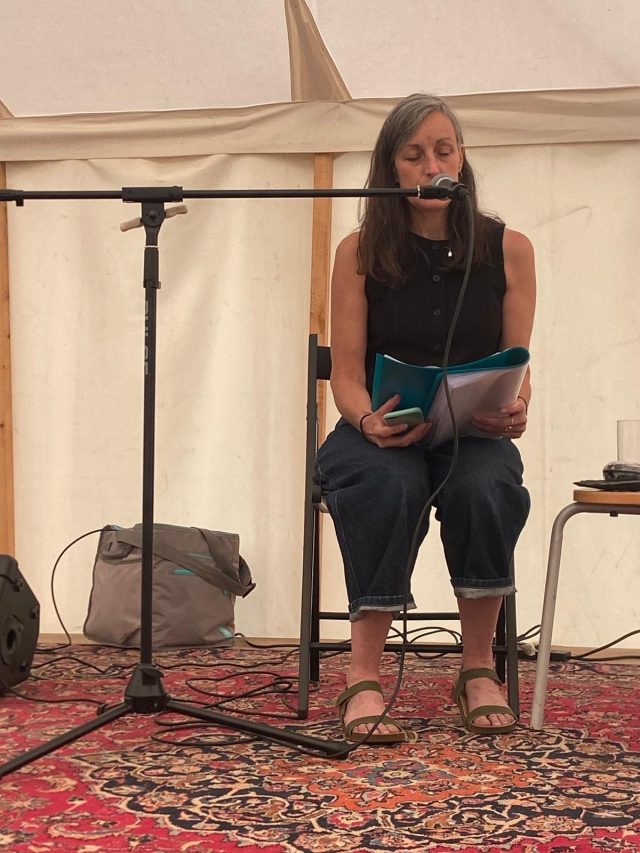 About a month ago, we had our second Sandy Hill Arts Poetry Weekend. It was a fabulous event with top quality poets @ellafrears and @ceciliaknapp in conversation and taking workshops, Francesca Martinez (@chessmarti) with her brilliant wisdom, comedy and poetry, @jenferoze composing poems on the spot – genius!And others: @_rhianthomas_  @luemacpoet and many wonderful Dorset poets too. We are very grateful and proud to have had a grant from the T S Eliot foundation (of the @tseliotprize).Watch this space for next year as more coming and much more to be excited about too. Here are some clips and pics to remind us all of that poetic, creative weekend full of new connections and also spoken word & music by the original and creative @alabaster_deplumeSandy Hill Arts Poetry Weekend is one to look out for!#poetry #poetryweekend #poetryfestival #musicandpoetry #arts #visualarts